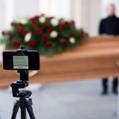 Transmisje pogrzebów on-line